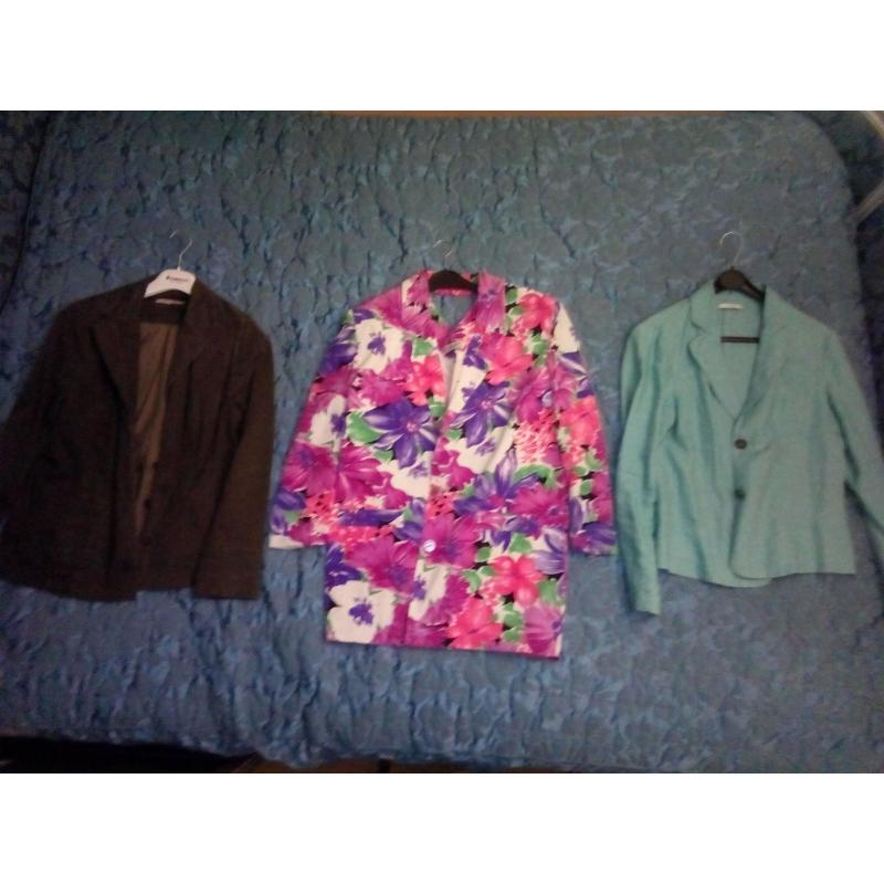 dames merkkledij mantelpakjes, jasjes, blouses, gilets en meer