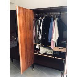 Vintage slaapkamer: Bed en bijhorende Kast
