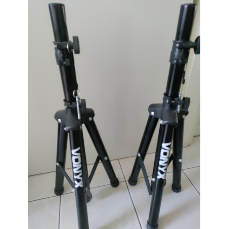KOOPJE VONYX VPS152A GELUIDSINSTALLATIE 1000W MET STANDS EN LED'S - 175 EU