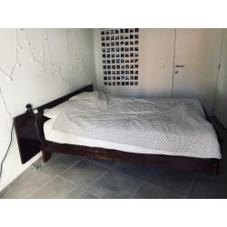 Vintage slaapkamer: Bed en bijhorende Kast