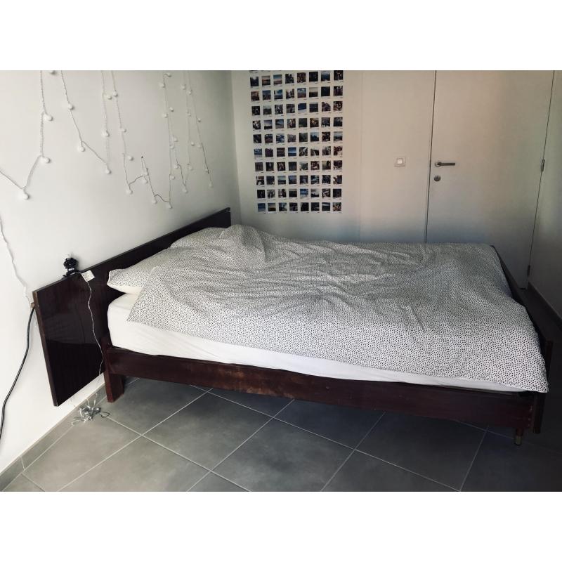 Vintage slaapkamer: Bed en bijhorende Kast