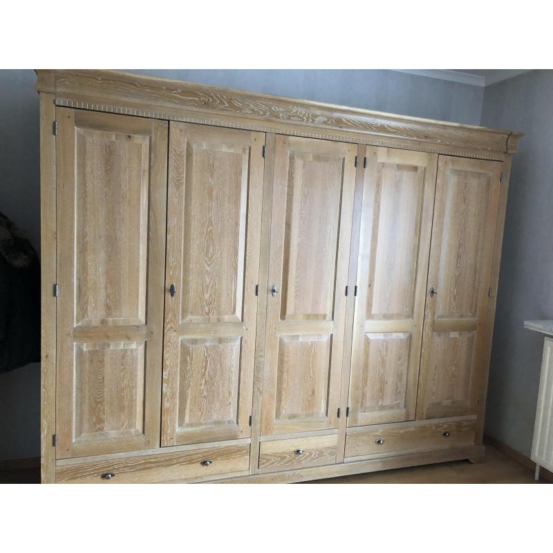 Kleerkast met bijhorende commode