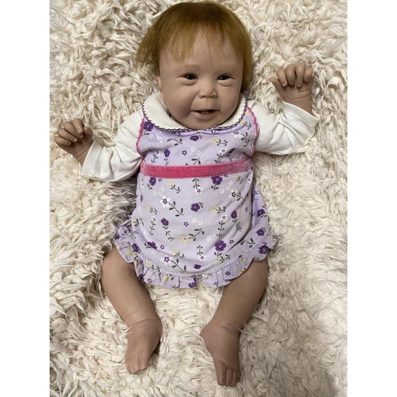 Handgemaakte baby uit klei geboetseerd