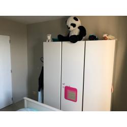 Complete Kinderslaapkamer: bed-kleerkasten, enz.