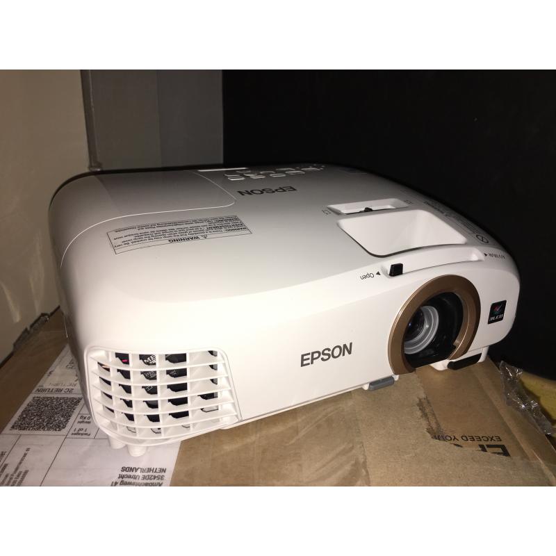 Projector Epson   plafond beugel   3D bril   110 inch scherm