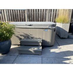 Hotspring Jacuzzi Vanguard model, zeer mooi