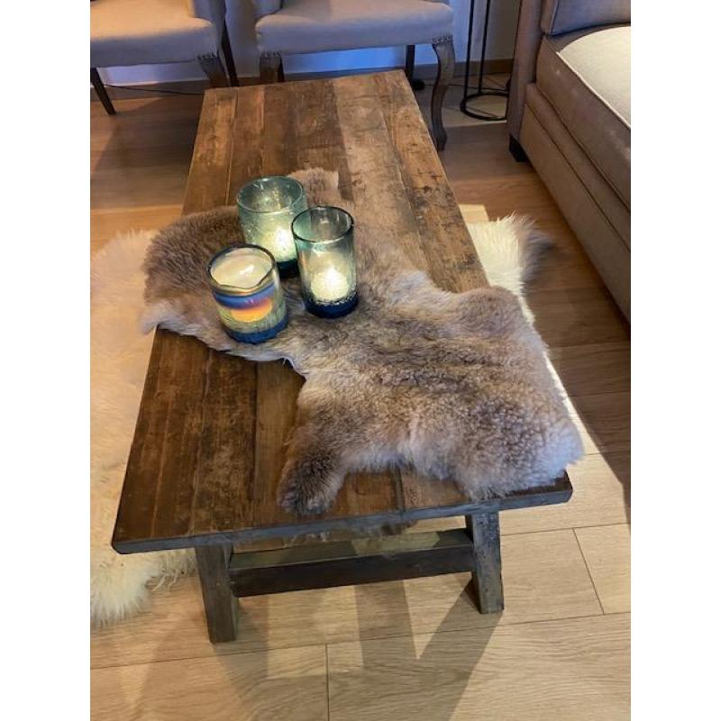 Oudhouten salontafel van 'Aura Peeperkorn (NL)'