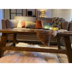 Oudhouten salontafel van 'Aura Peeperkorn (NL)'