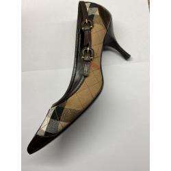 Prachtige Burberry pumps in uitzonderlijke staat.