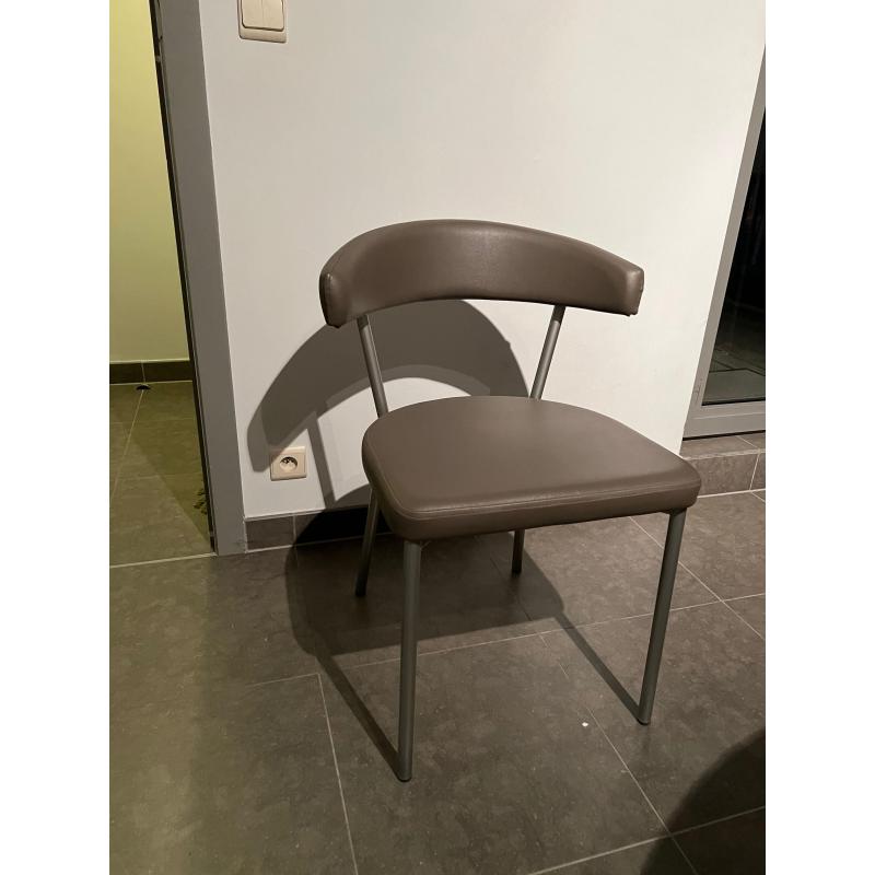 Mooie ronde tafel   4 stoelen