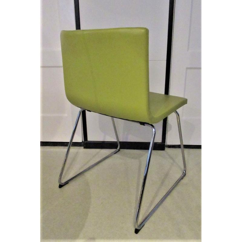 Moderne 4-persoons Eettafel met 4xStoelen zgan