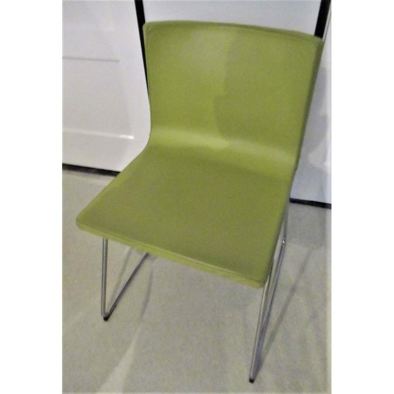 Moderne 4-persoons Eettafel met 4xStoelen zgan