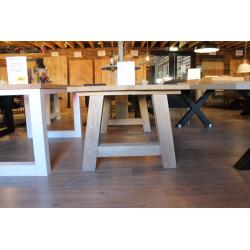 Massieve eiken eettafel alleen nu 418,- LEEGVERKOOP!