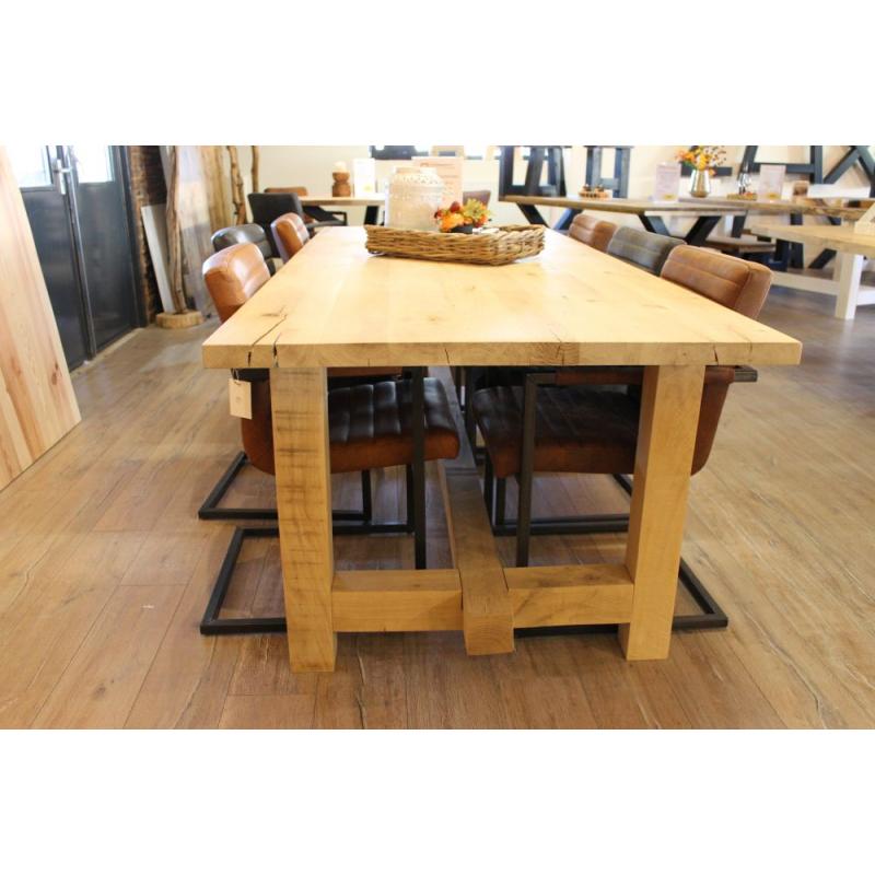 MAGAZIJN ACTIE! Klooster tafel massief nu voor 299
