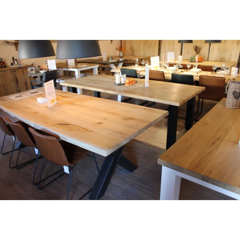 Massieve eiken eettafel alleen nu 418,- LEEGVERKOOP!