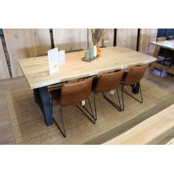 Massieve eiken eettafel alleen nu 418,- LEEGVERKOOP!