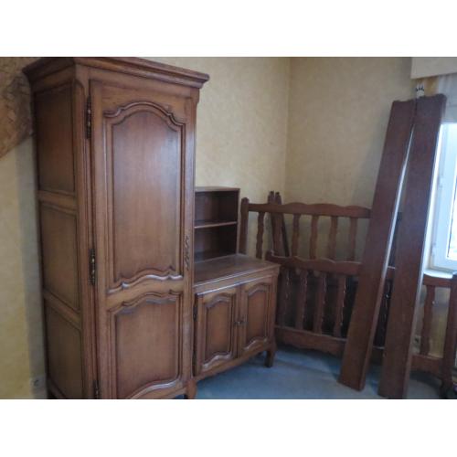 Antieken bed en kast