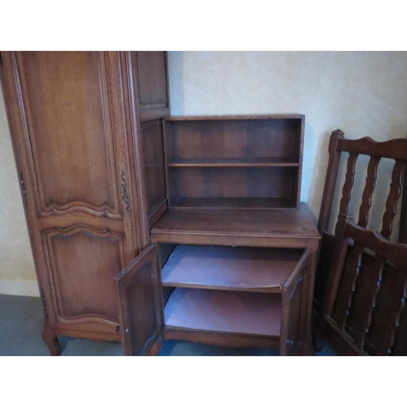 Antieken bed en kast