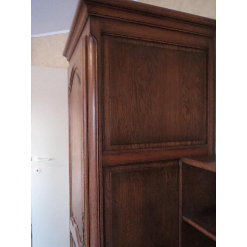 Antieken bed en kast