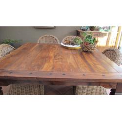 Massieve eettafel