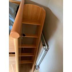 Tienerkamer met hoogslaper en uitschuifbaar bureel