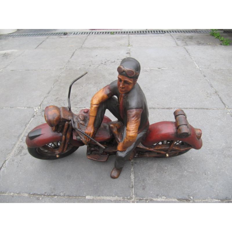 Twee houten motorfietsen