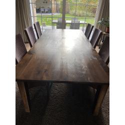 Grote 'kloostertafel' met stoelen