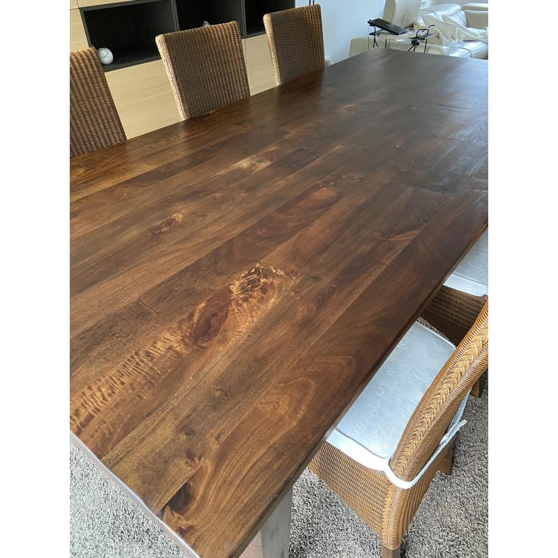 Grote 'kloostertafel' met stoelen
