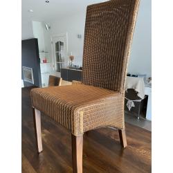 Grote 'kloostertafel' met stoelen