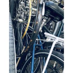 Combinatie van 18 fietsen en 15 wielen