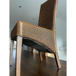 Grote 'kloostertafel' met stoelen