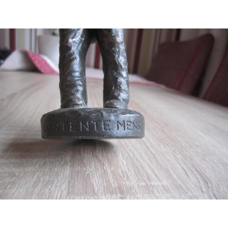 2 beeldjes. ca. 15 cm hoog