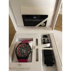 Technomarine horloge zwarte klok met roze en 2 banden erbij