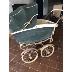 Oude kinderwagen