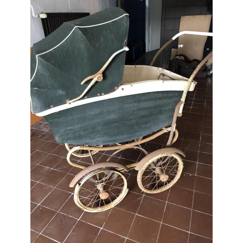 Oude kinderwagen