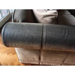 NIEUWE PRIJS Zetel/ bankstel donkerbruin met beige kussens