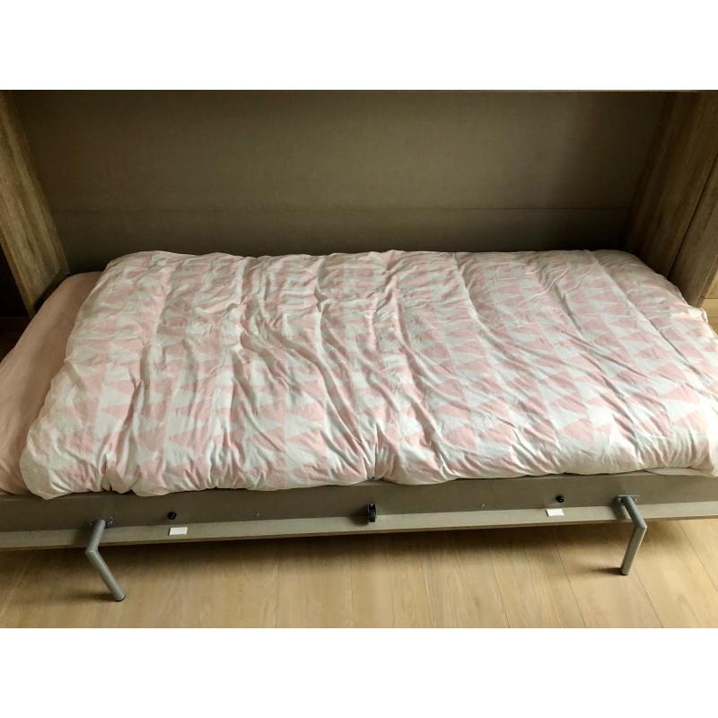 Praktisch en compact opklapbed/logeerbed Albero
