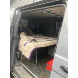 VW transporter met daktent, standverwarming, zitbank, kastjes,...