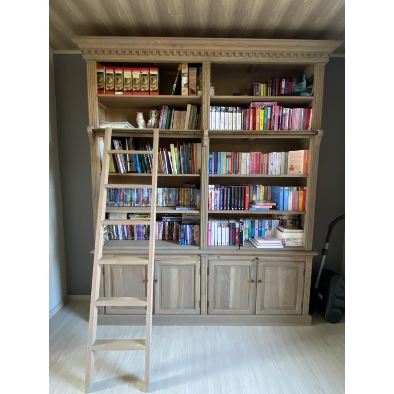 Boekenkast te koop