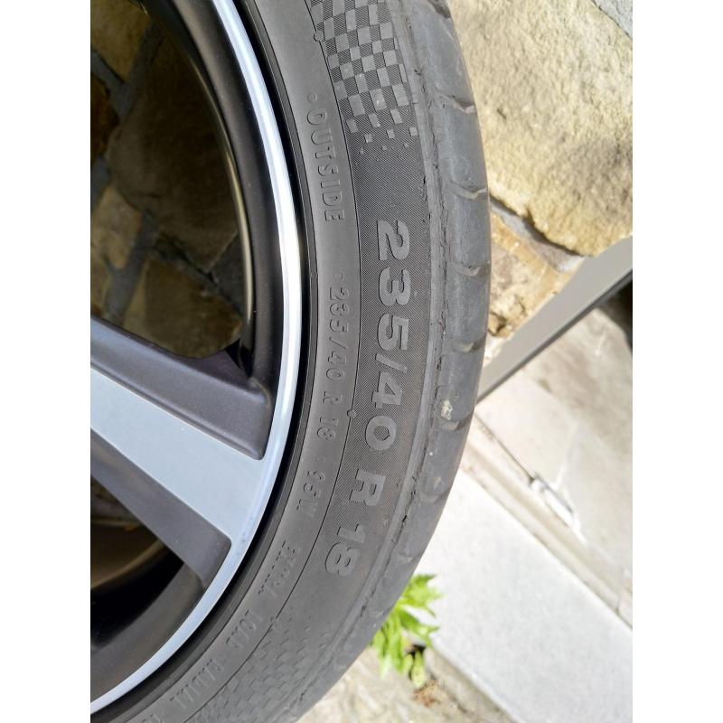 Zomerbanden op velg 235/40 R18