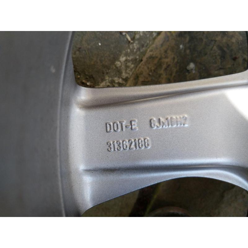 Zomerbanden op velg 235/40 R18