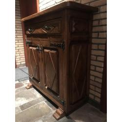 massief houten dressoir, landelijke stijl