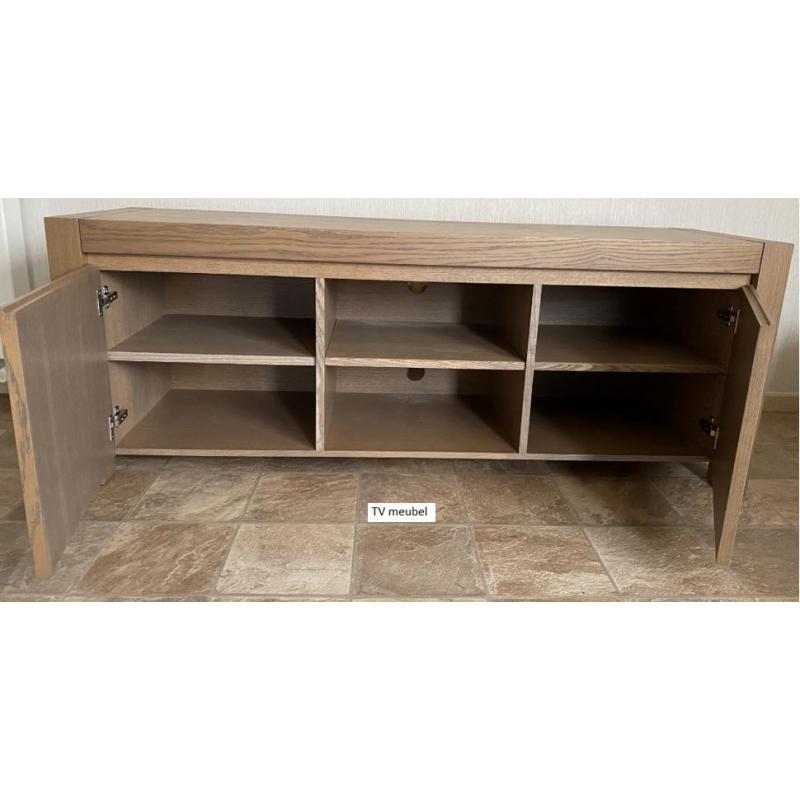 Complete eetkamer in eik