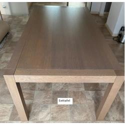 Complete eetkamer in eik