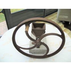 Antieke koolzaadmolen (presentatie-object)
