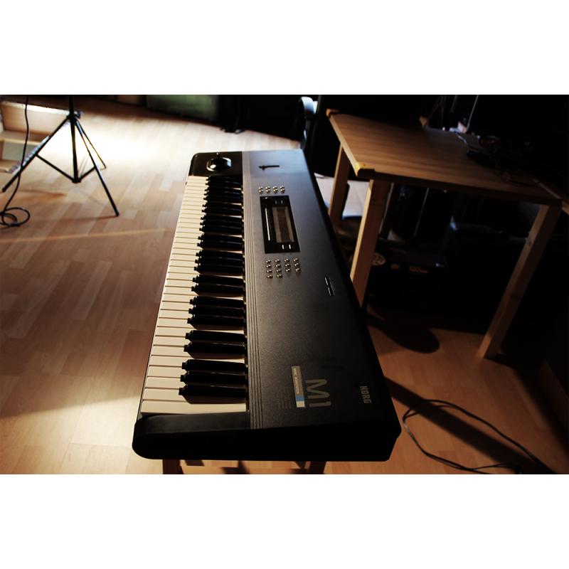 KORG M1 SYNTHESIZER WORKSTATION  ...
