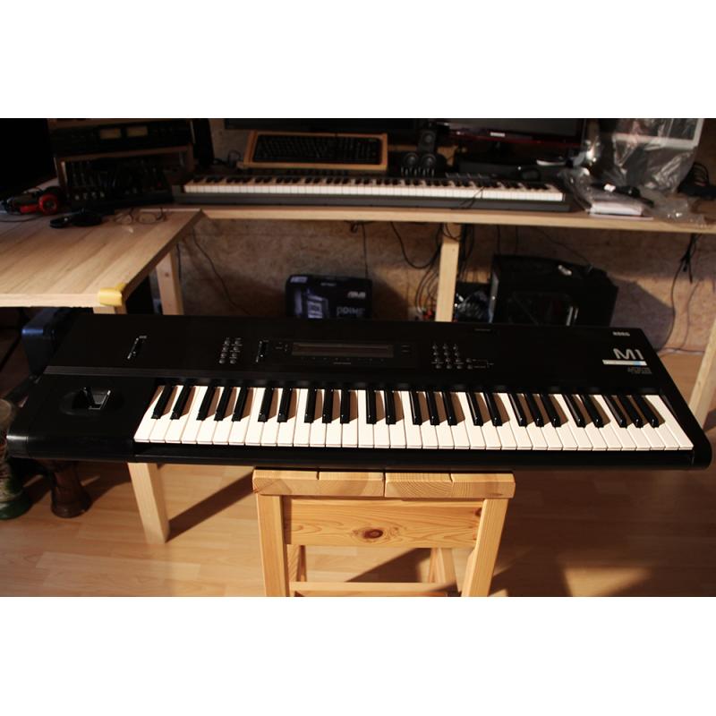 KORG M1 SYNTHESIZER WORKSTATION  ...