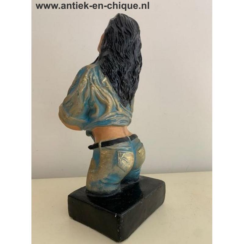 Krijtstenen beeld van Rifle