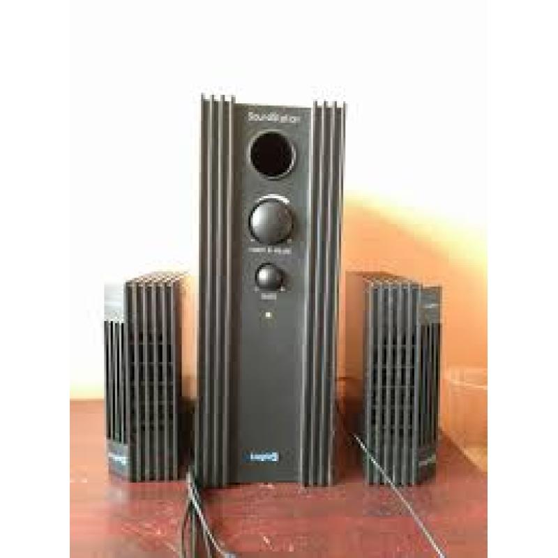 Te Koop Mac Mini 3.1 Intel Core 2 Duo YM936BAL9G5 met 2,26 Ghz met draadloos internet en een 18 Inch Dell Cinema Display en een Video Adapter Mini Display Poort naar Dvi, Vga en Hdmi en een Soundstation Logic3.