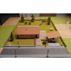 Diorama van een huis met een tuin
